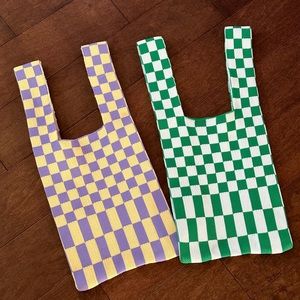 2 knitted totes in check pattern
